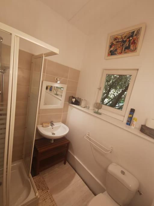 Entre Ventoux Et Luberon, Appartement Dans Maison. Malemort-du-Comtat Exteriör bild