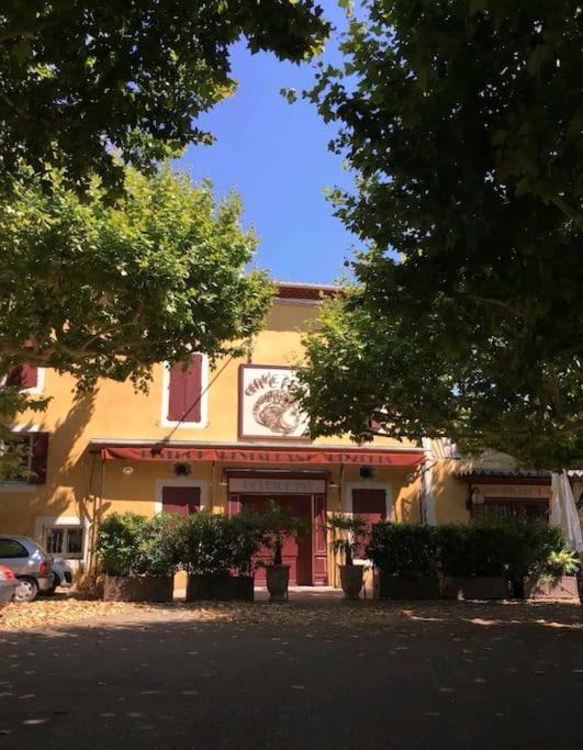 Entre Ventoux Et Luberon, Appartement Dans Maison. Malemort-du-Comtat Exteriör bild